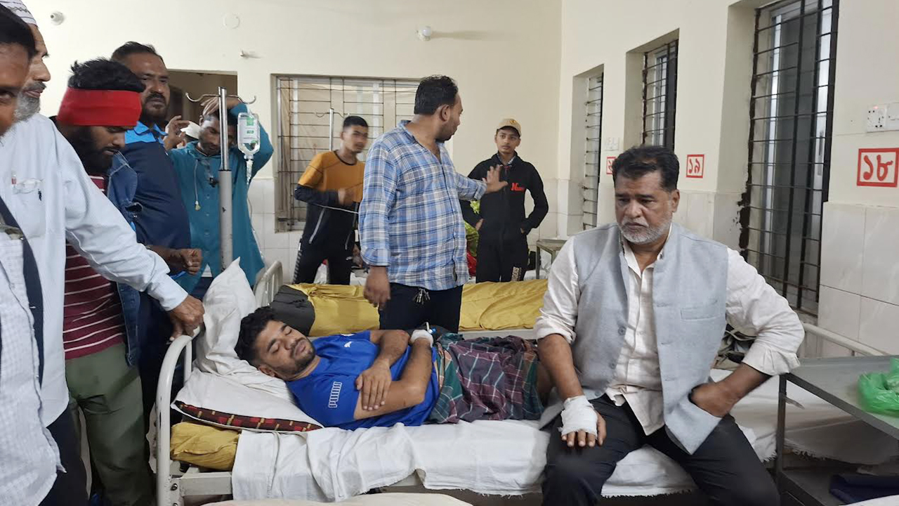 ঝুট ব্যবসার দখল নিয়ে বিএনপির দুই পক্ষের সংঘর্ষ, আহত ৫